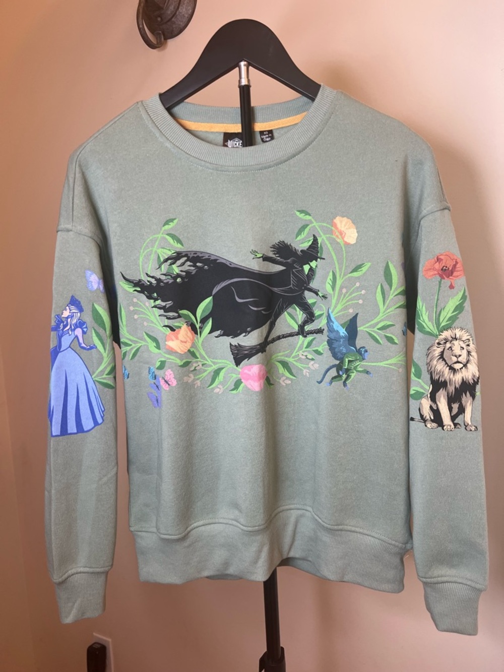Wicked Universal Studios Graphic Sweatshirt XS‎ Sage Green NWT